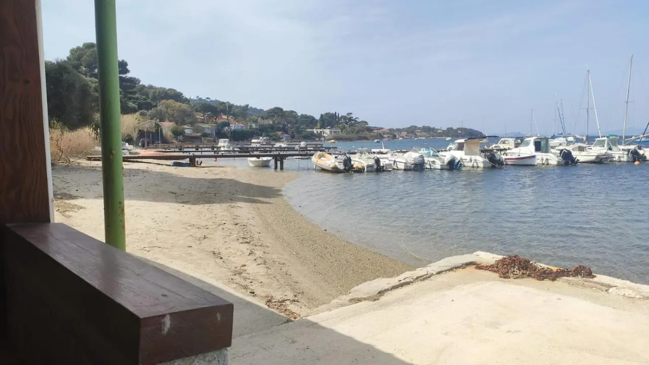 Maison de Pêcheur les pieds dans l'eau Giens Hyères 0*,  France